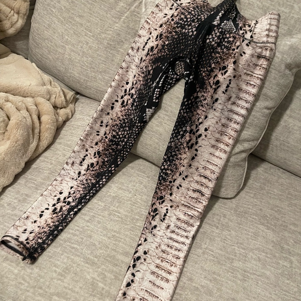 Terez pink snake xs leggings